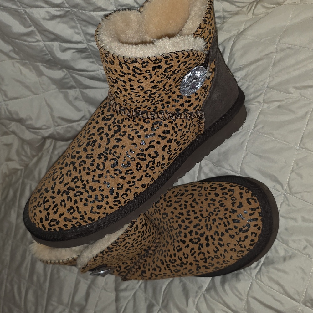 UGG Leopard Print Shearling Lined Women's Boots Womens Size 7 (Virginia #1)